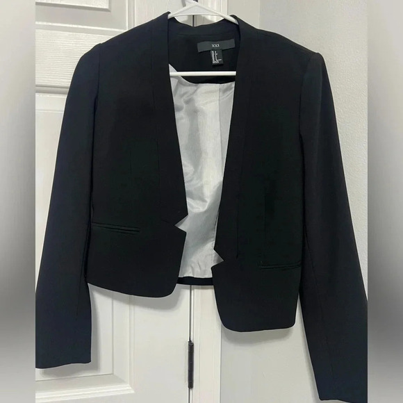 BLACK BLAZER FOREVER 21 - Picture 2 of 3